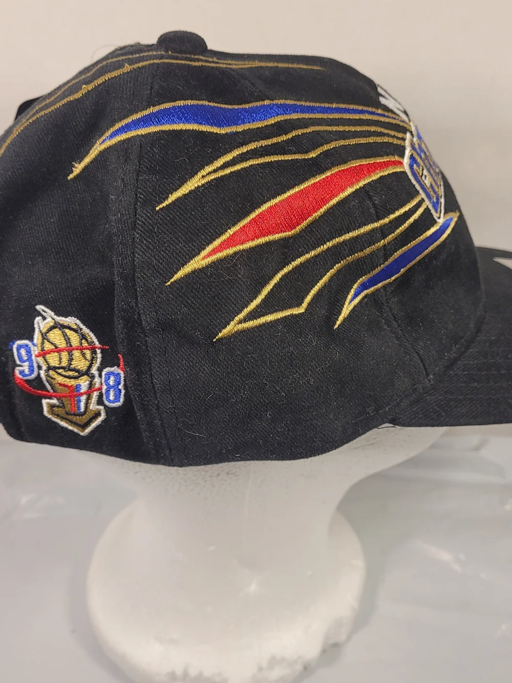 Vintage 1990s Chicago Bulls NBA Champions Locker Room Hat Starter  NWT